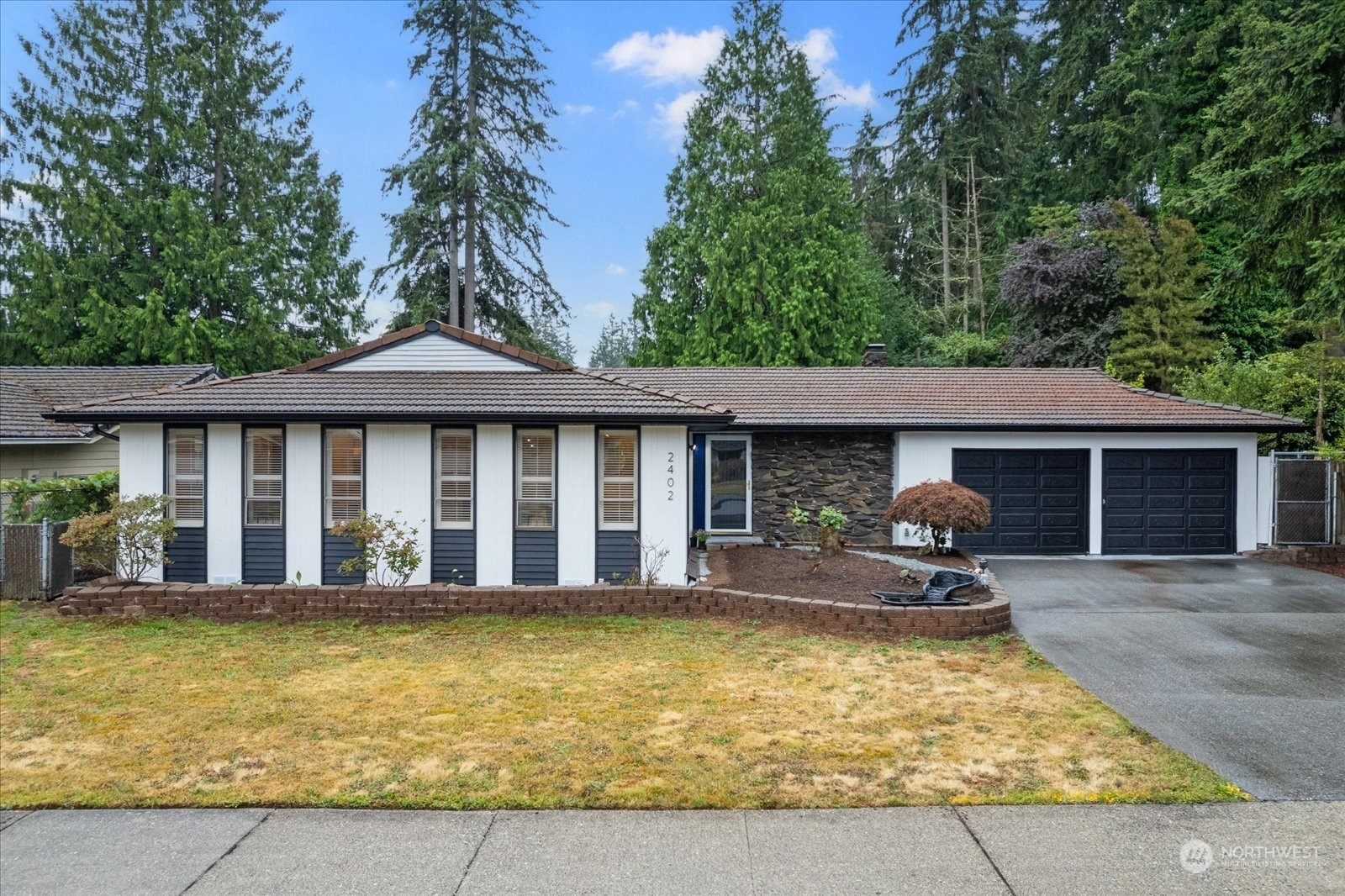 Property Photo:  2402 Larlin Drive  WA 98203 