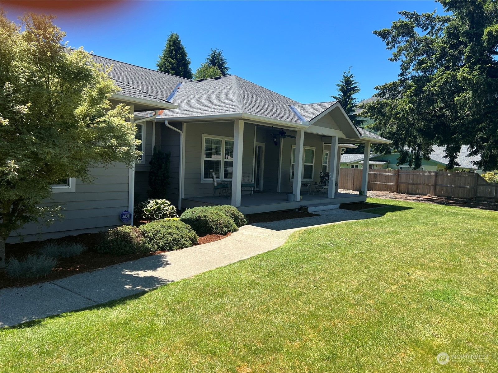 Property Photo:  102 Aberdeen Road  WA 98356 