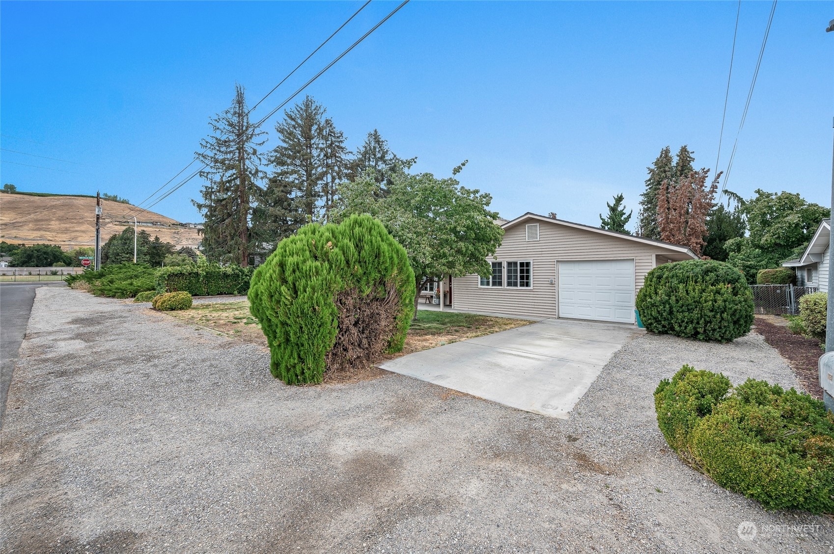 Property Photo:  1720 Harris Place  WA 98801 