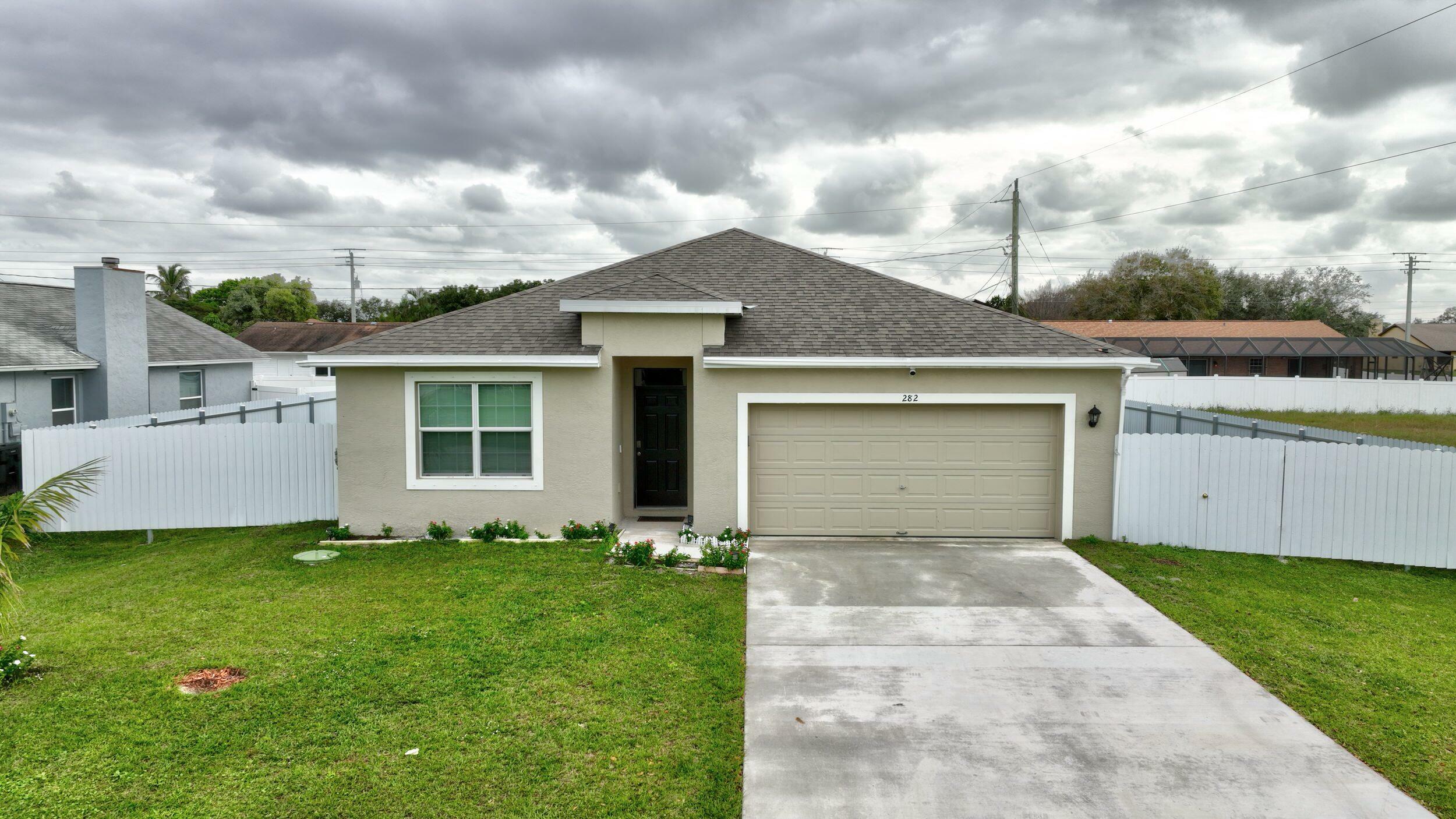 Property Photo:  282 SW Fairchild Avenue  FL 34984 