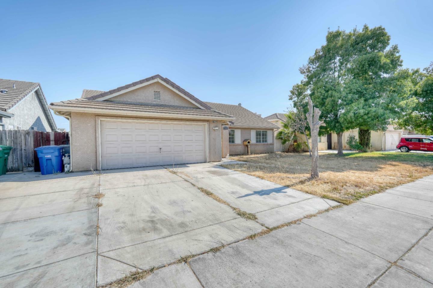 Property Photo:  1457 Quail Street  CA 93635 