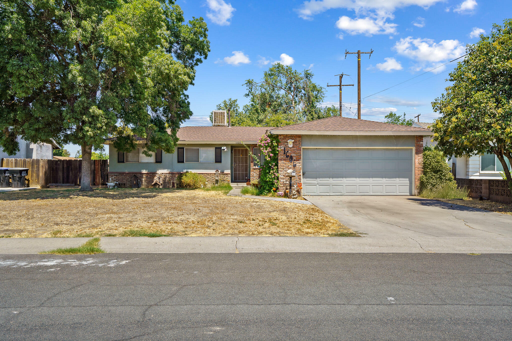 1606 W Victor Avenue  Visalia CA 93277 photo