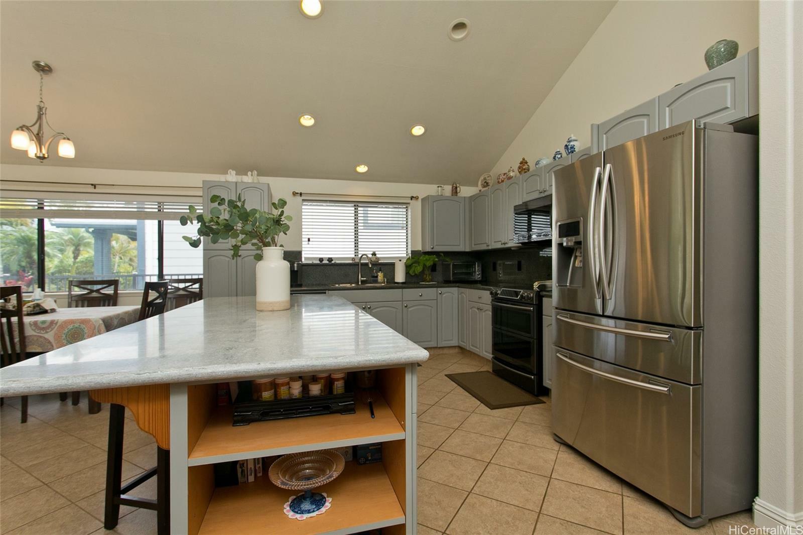 Property Photo:  95-1181 Anuanu Street  HI 96789 