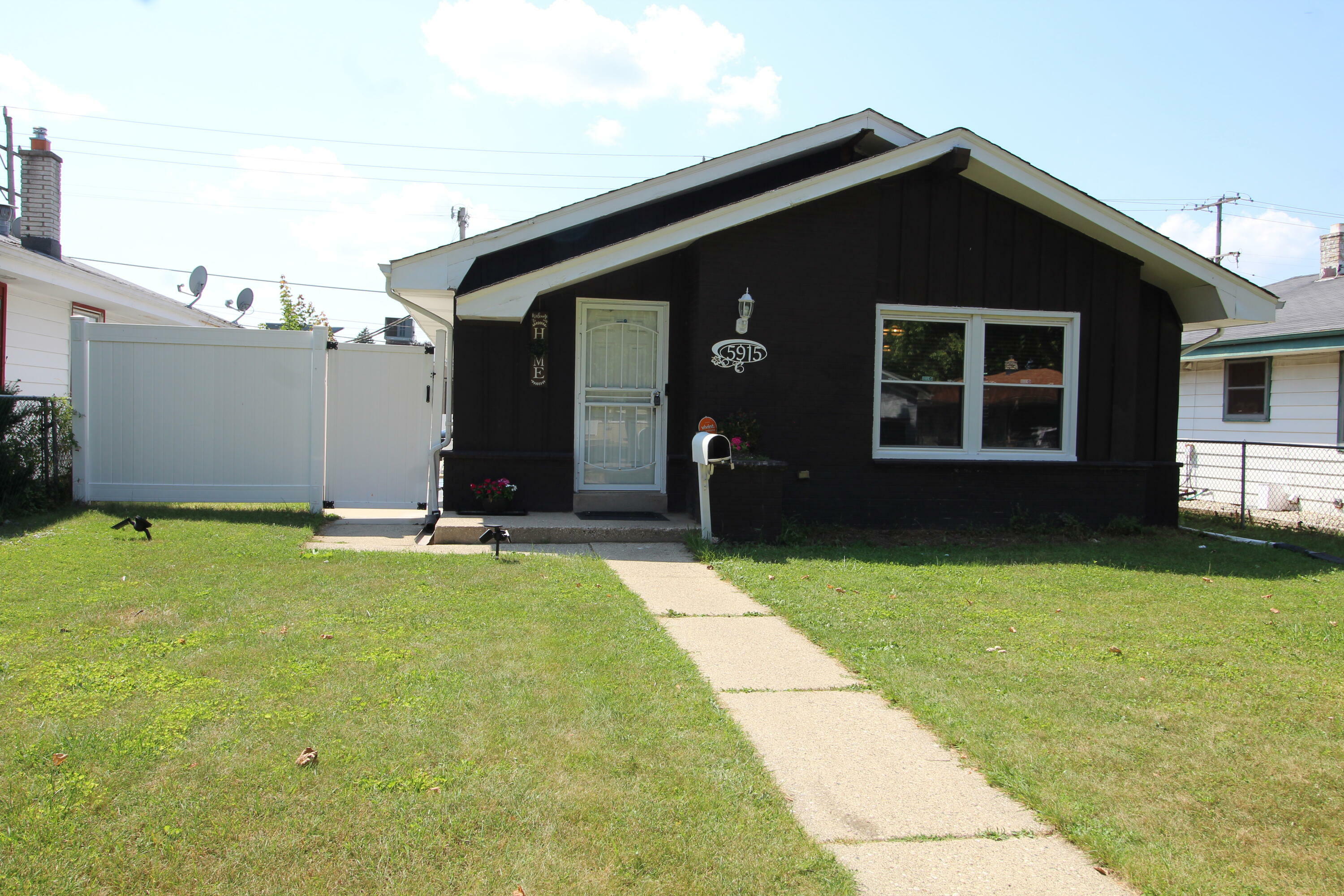 Property Photo:  5915 N 75th St  WI 53218 