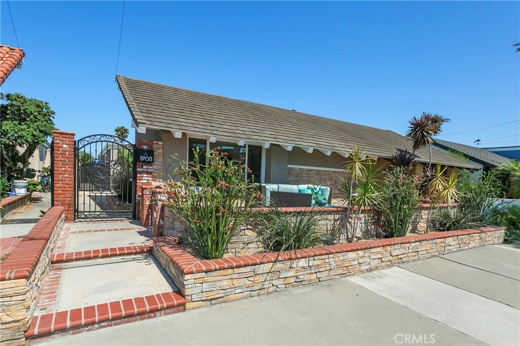 Property Photo:  1908 Delaware Street  CA 92648 