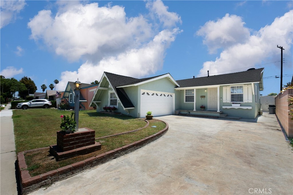 Property Photo:  11718 Massinger Street  CA 90715 