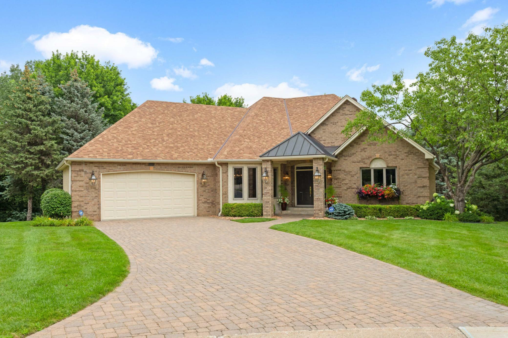 Property Photo:  633 Evans Court  MN 55126 