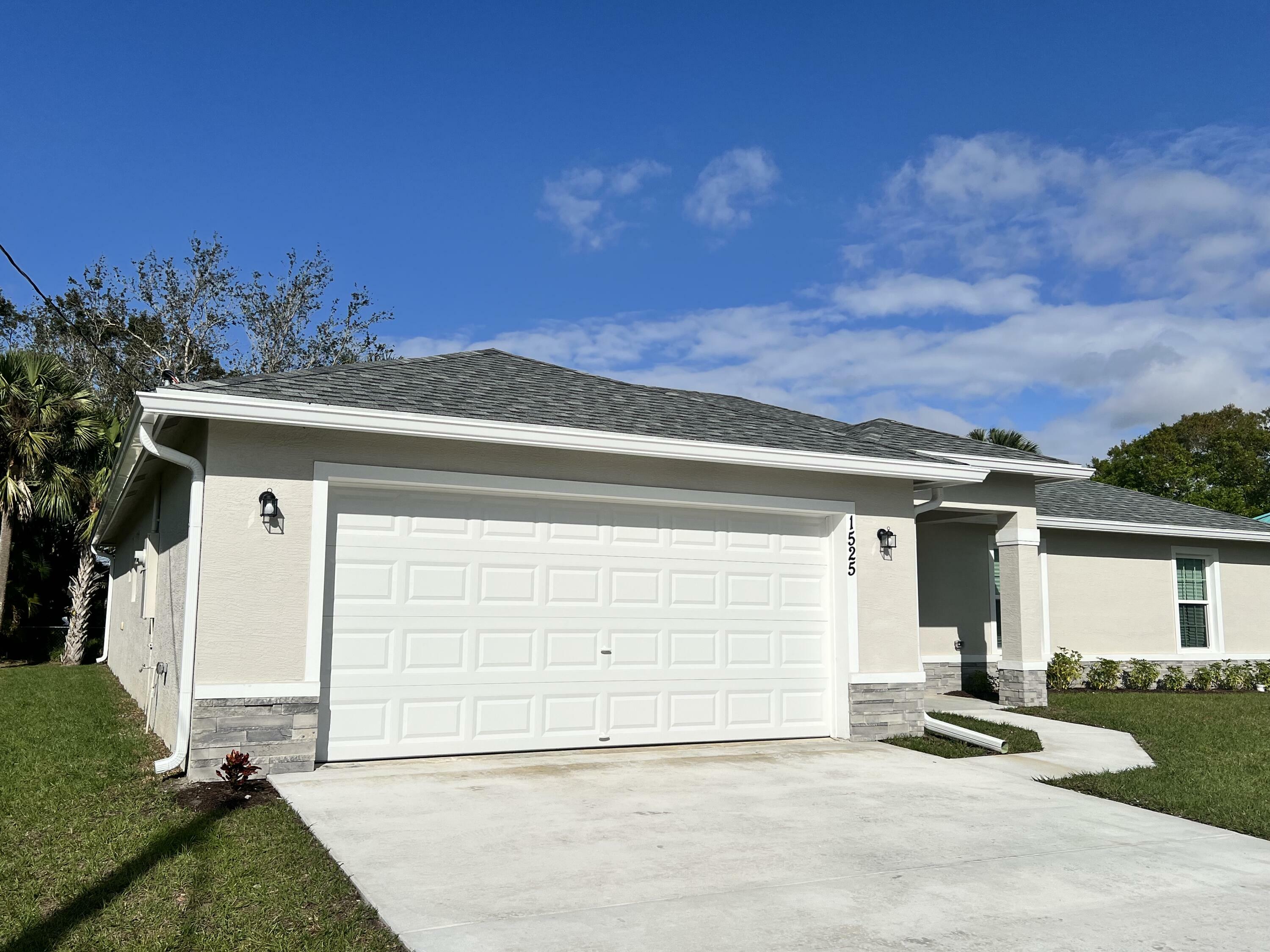 Property Photo:  1525 SW Urbino Avenue  FL 34953 