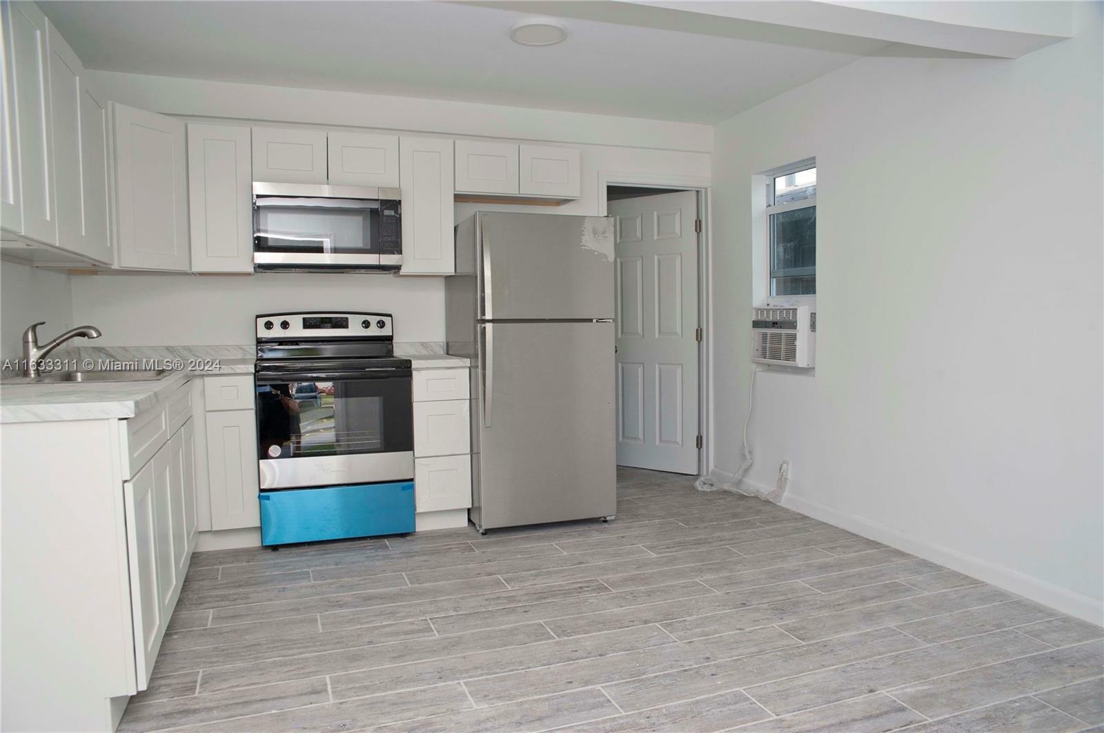 Property Photo: 1323 N Federal Hwy 4 FL 33020