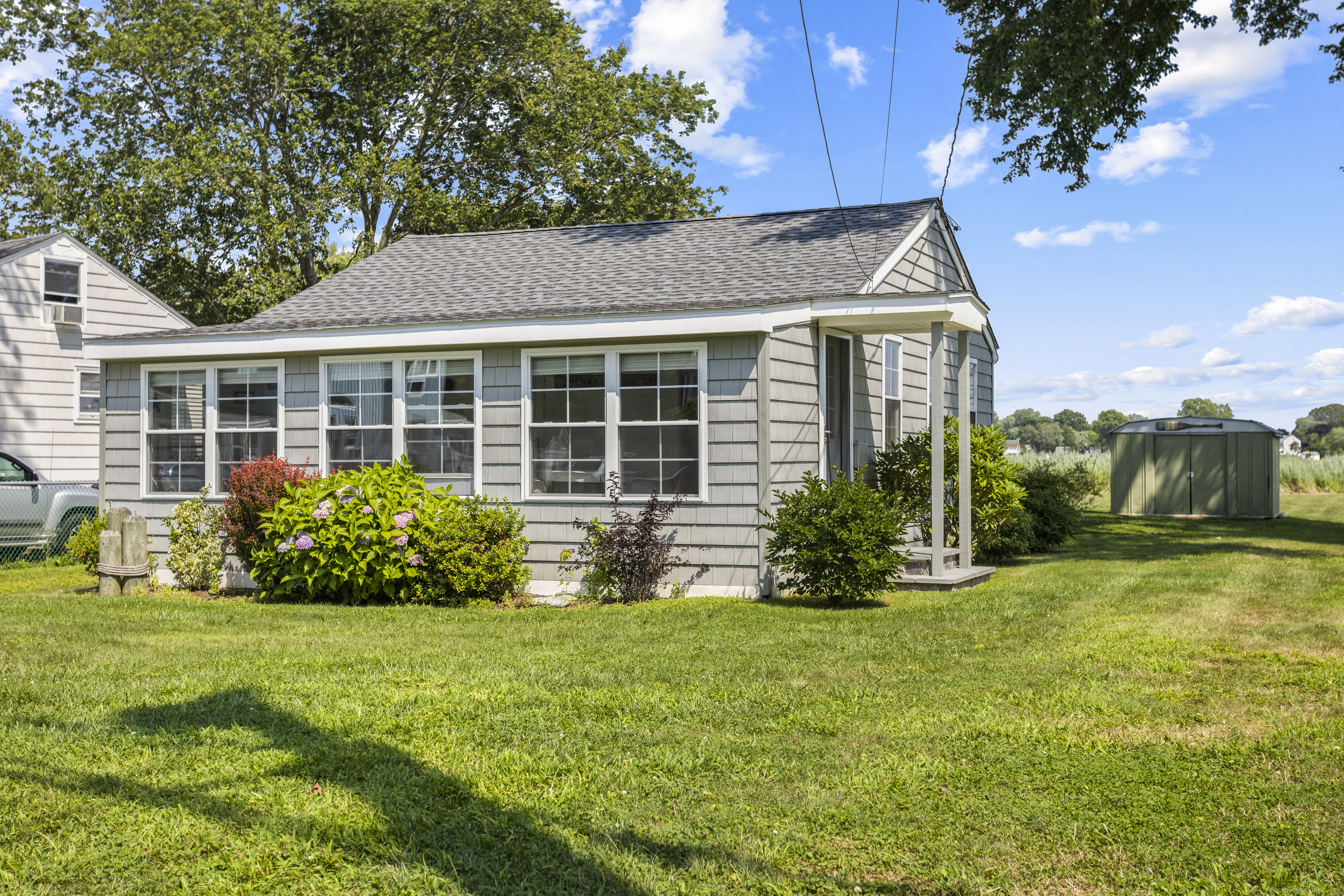 Property Photo:  74 Chalker Beach Road  CT 06475 