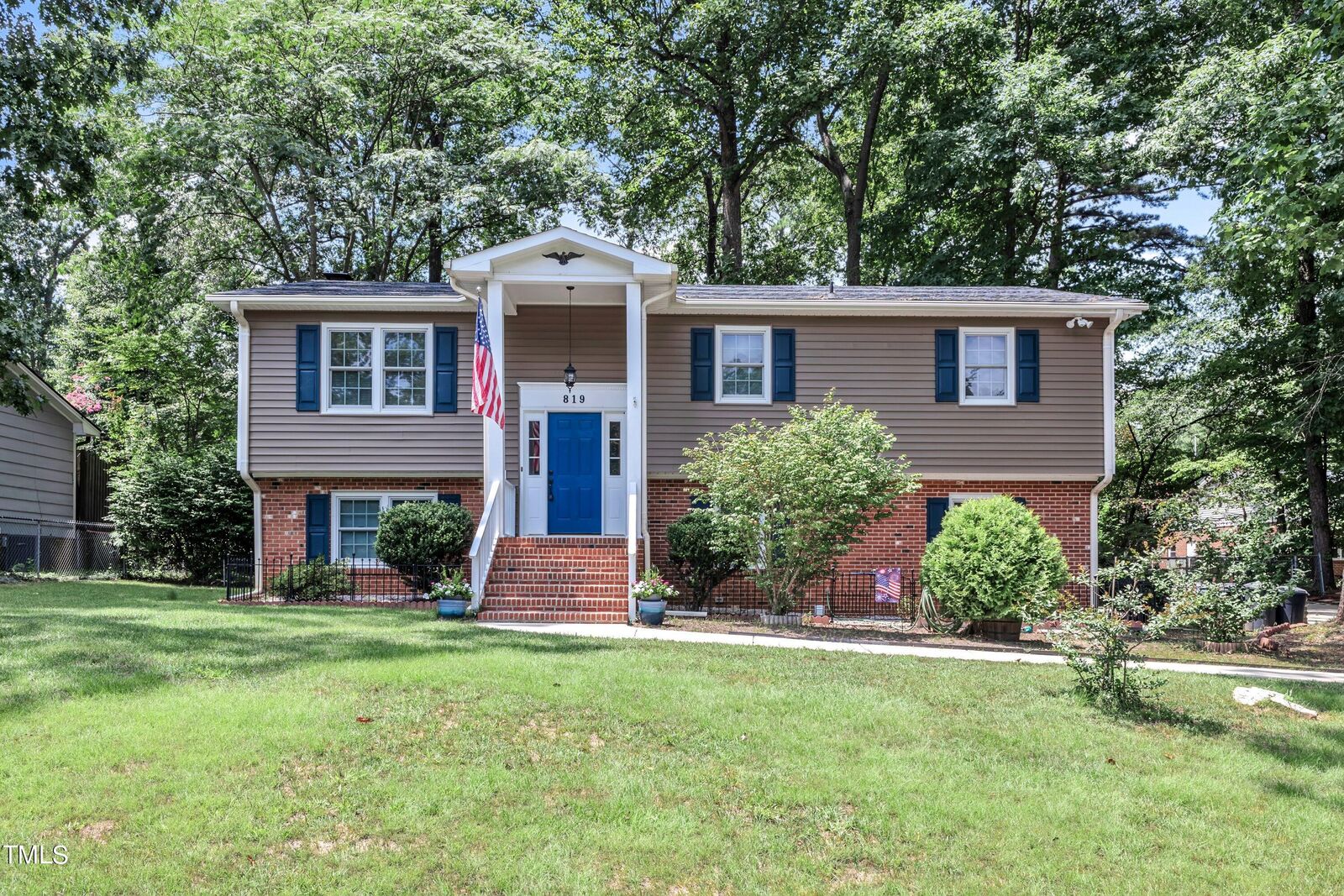 Property Photo: 819 Roanoke Drive NC 27513