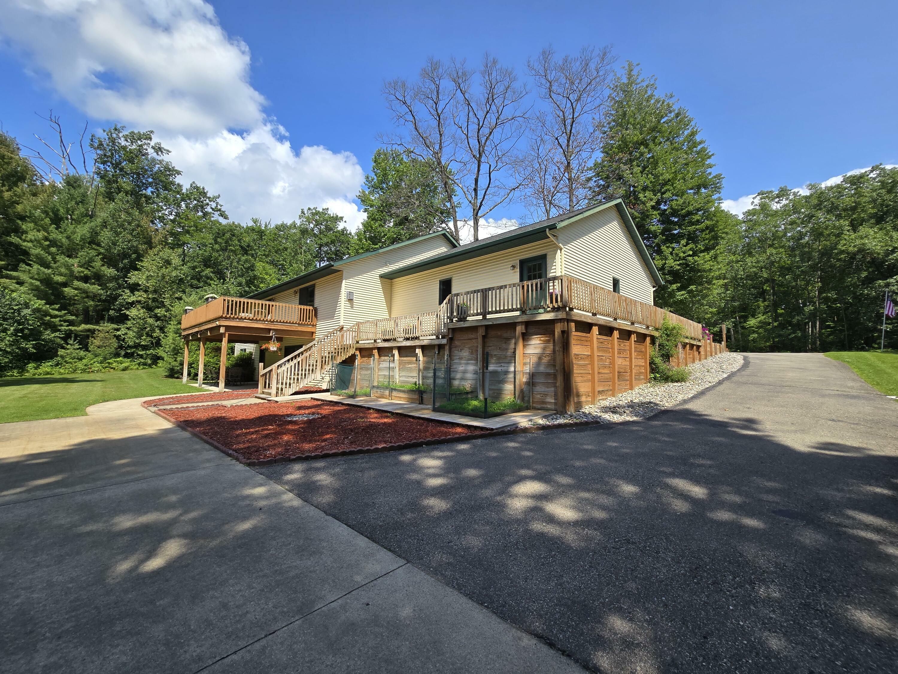 Property Photo:  107 Pepperell Avenue  MI 48629 