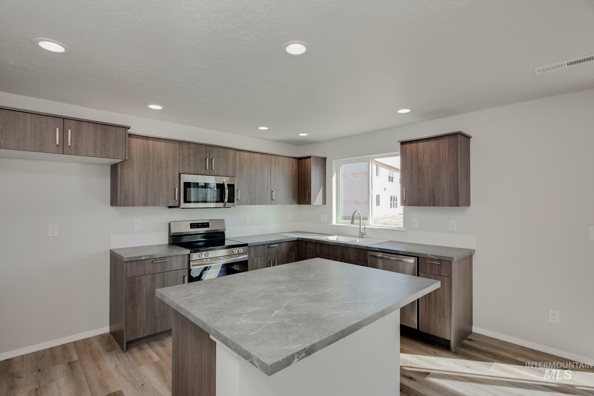 Property Photo:  1076 Quartzite Ave  ID 83644 