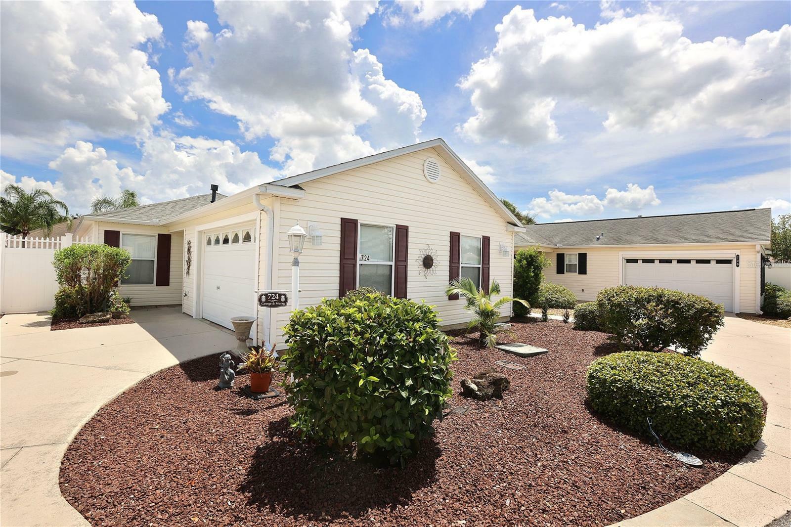 Property Photo:  724 Iva Place  FL 32162 