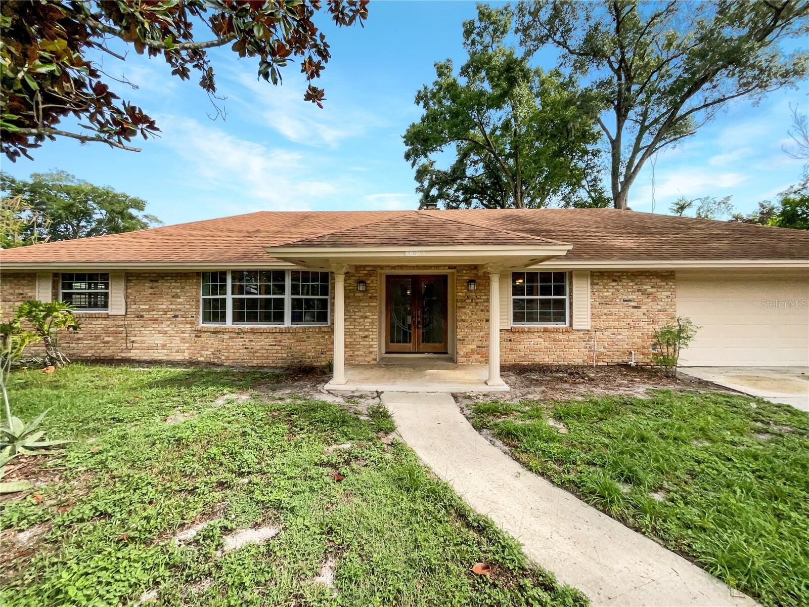 Property Photo:  509 Savona Court  FL 32701 
