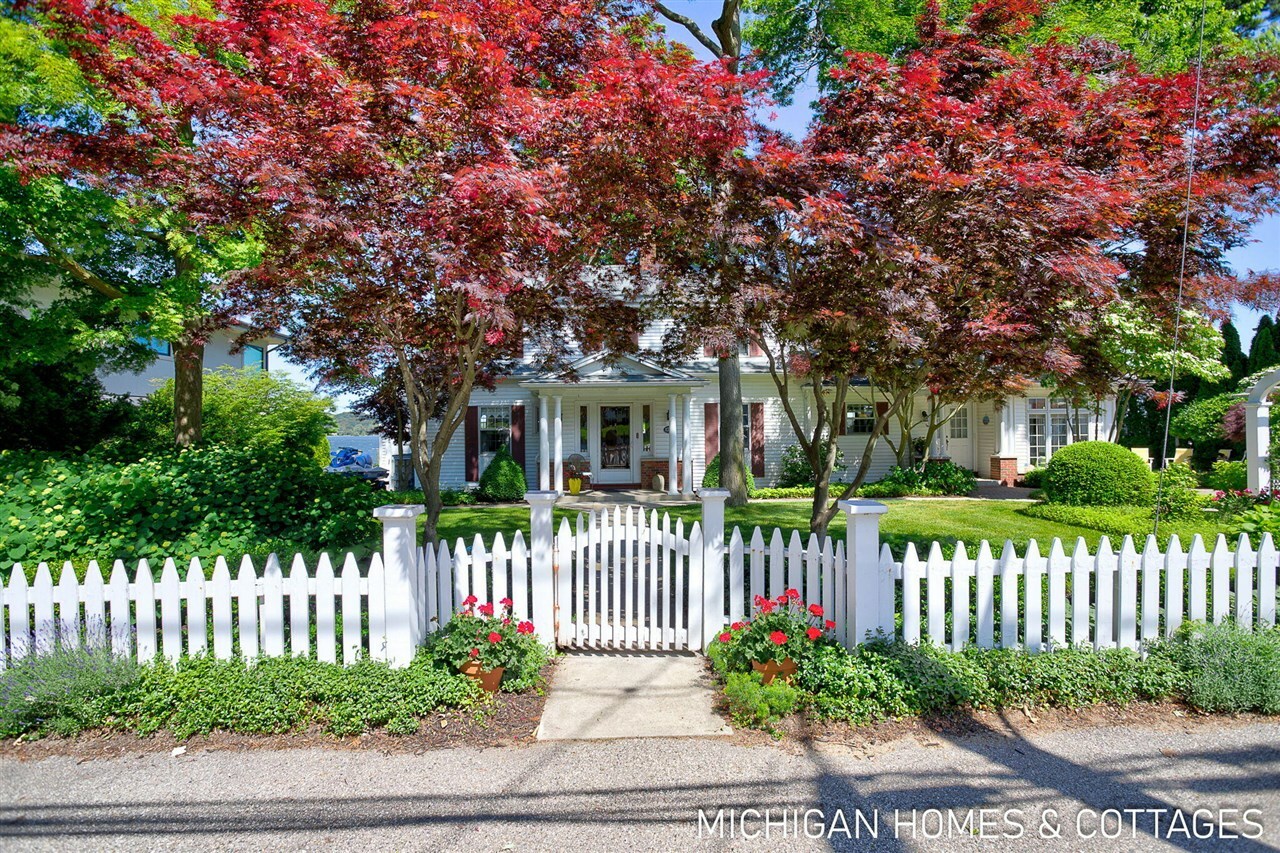 Property Photo:  