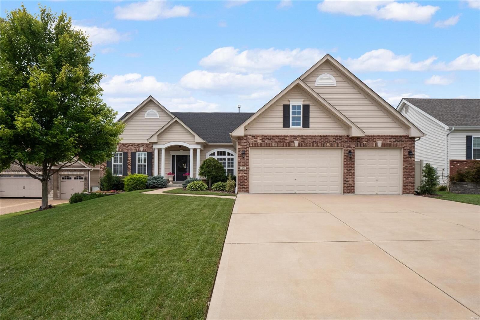 Property Photo:  