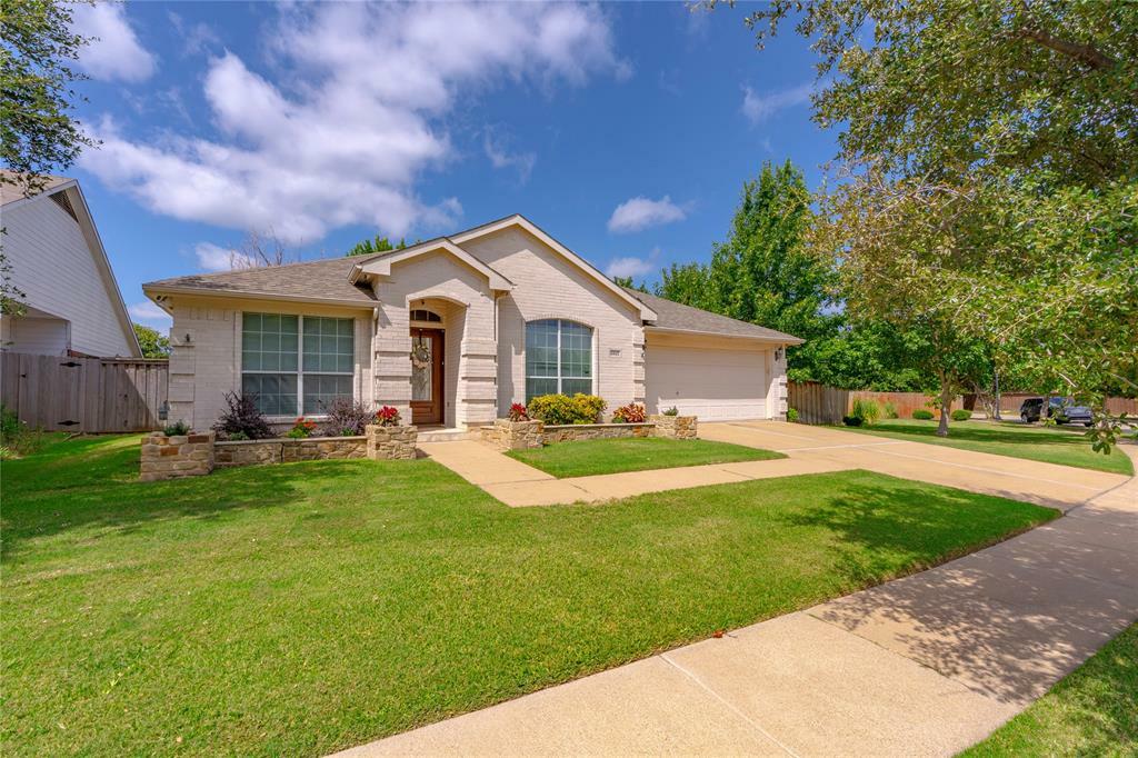 Property Photo:  6841 Beverly Glen Drive  TX 76132 