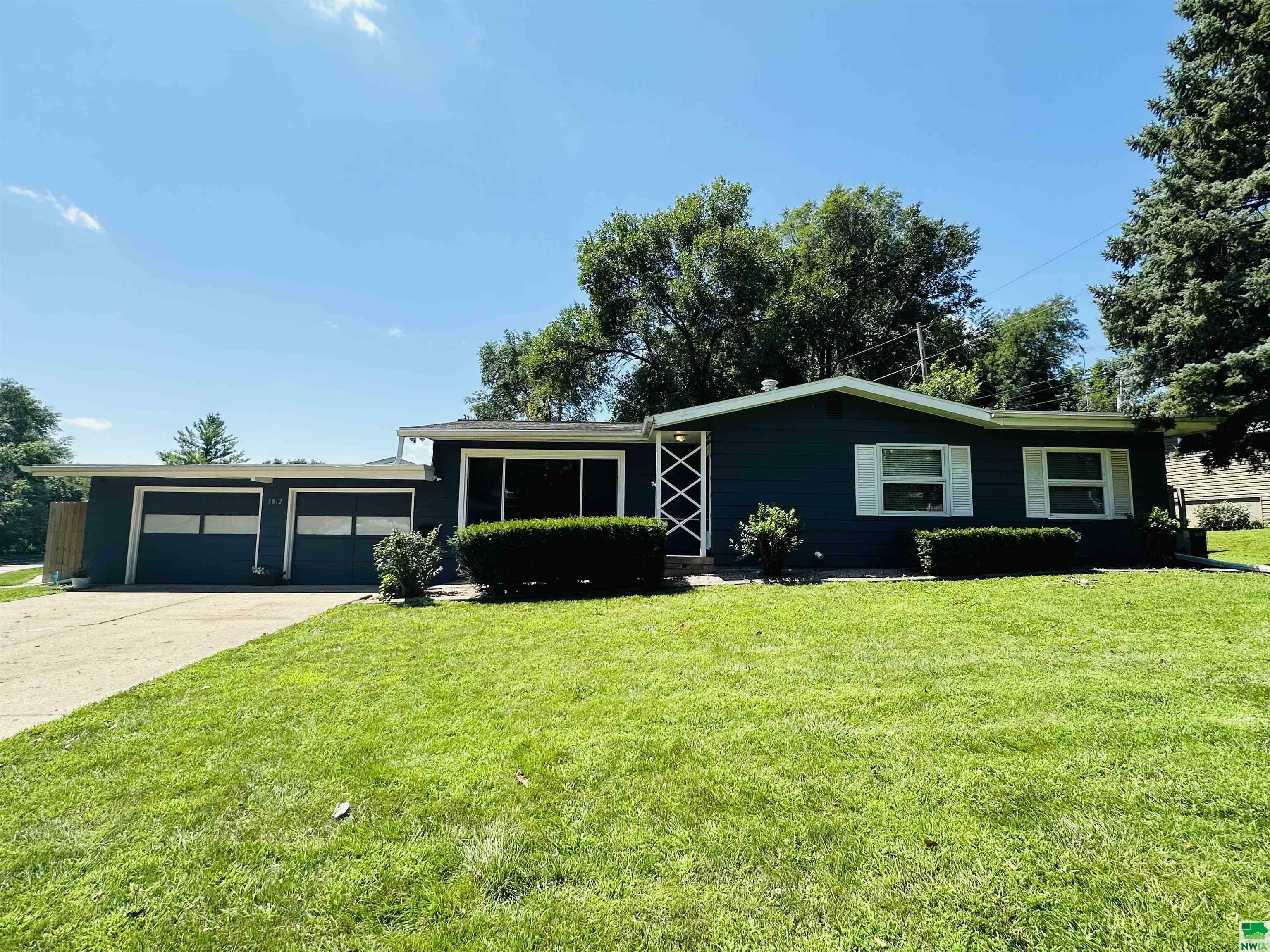 Property Photo:  3812 Seger Ave  IA 51106 