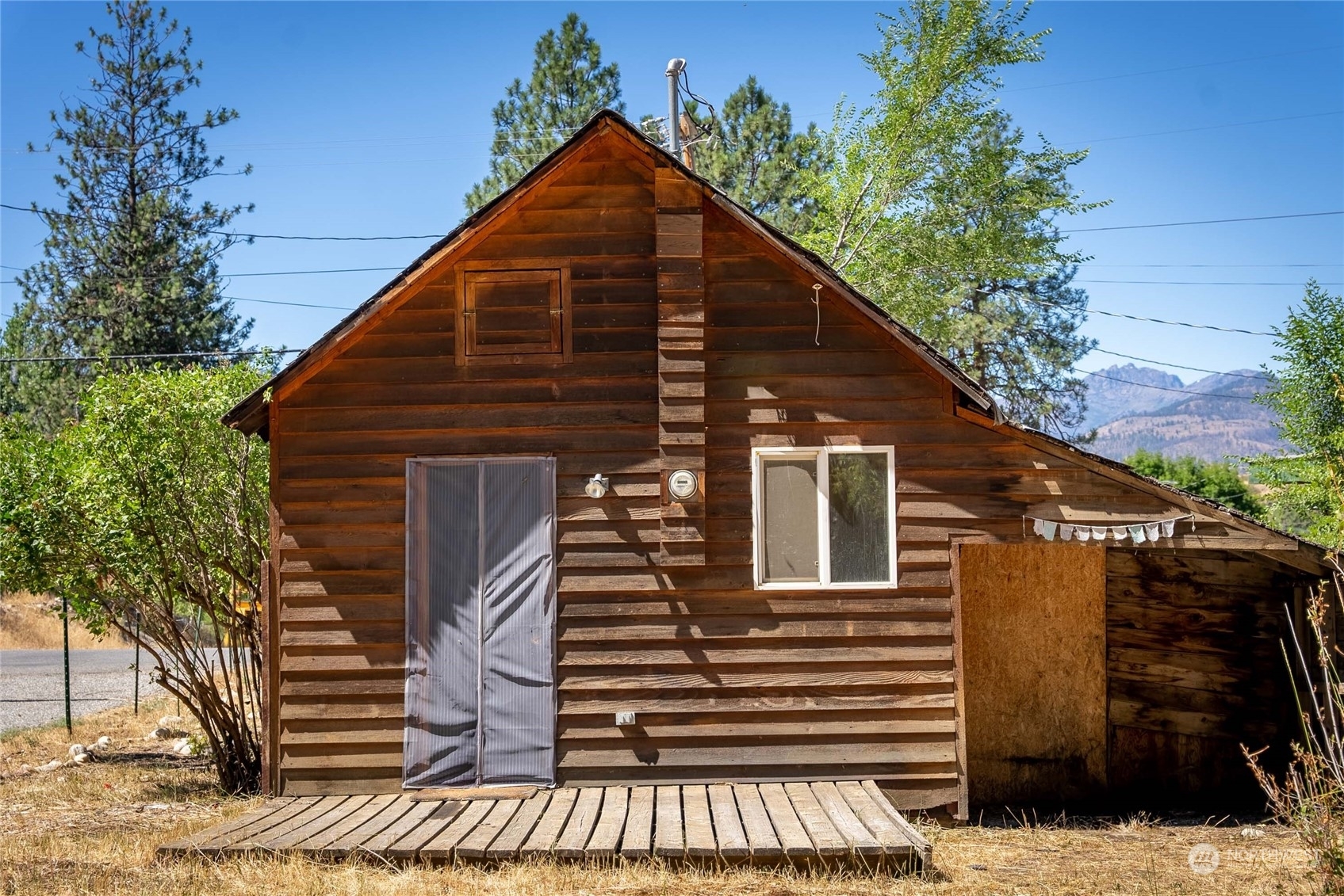 Property Photo:  224 Corral Street  WA 98862 