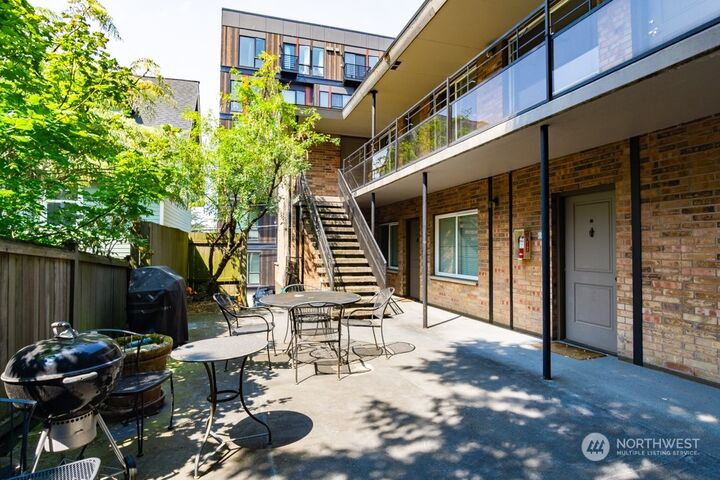 Property Photo:  2211 Franklin Avenue E 5  WA 98102 