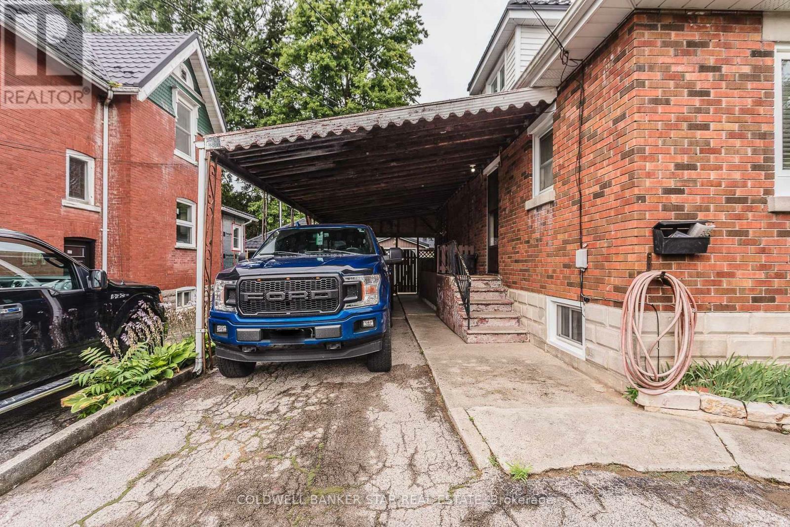 Photo de la propriété:  6 Rutherford Avenue East  ON N5H 2N6 