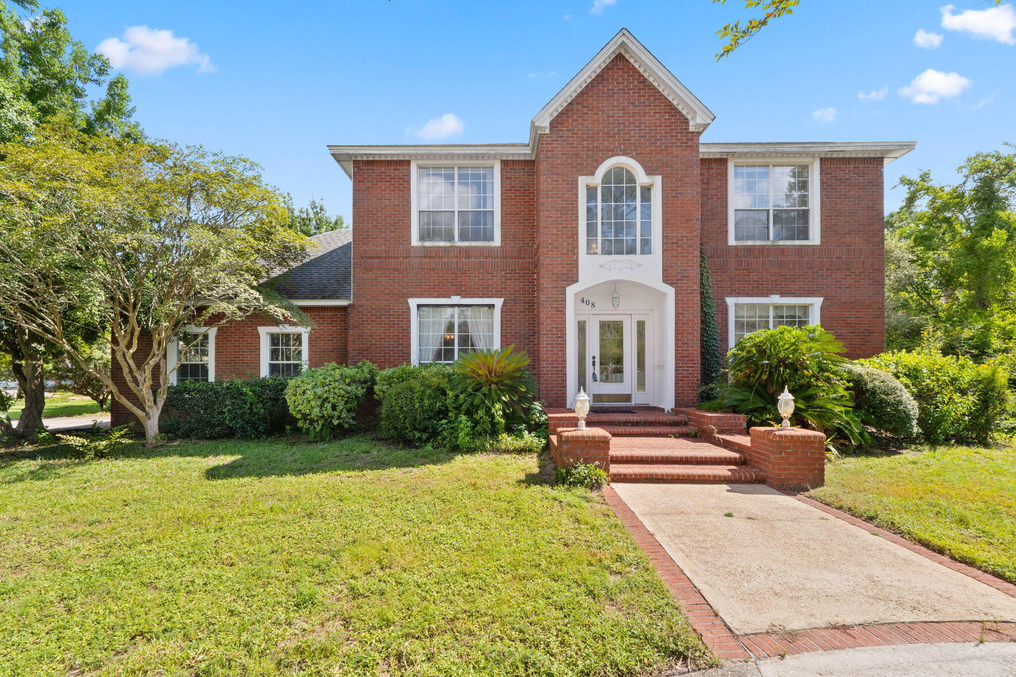 Property Photo: 408 Emerald Court FL 32569
