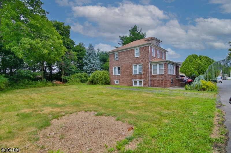 Property Photo:  2135 Truman Pl  NJ 08902 