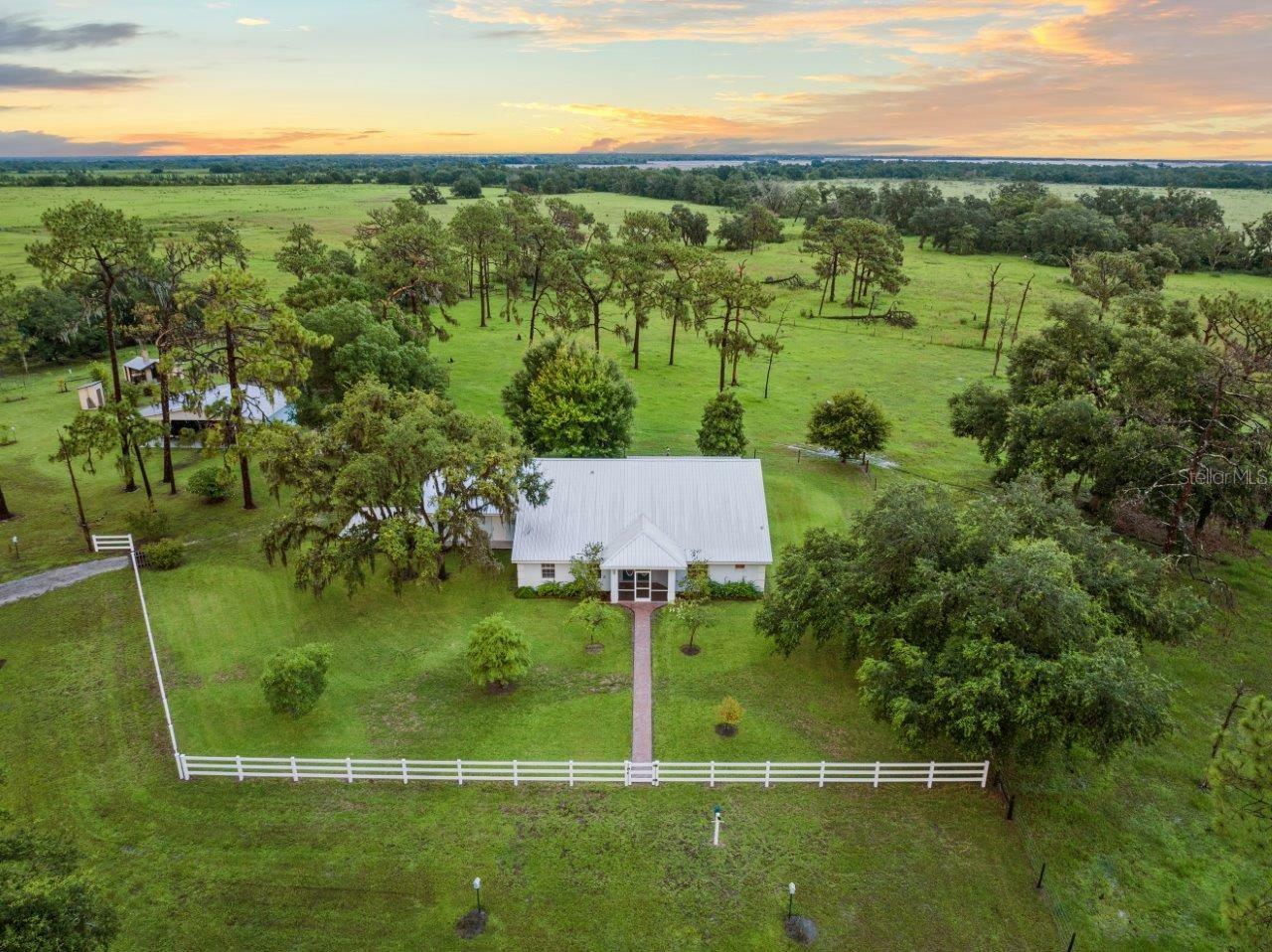 Property Photo:  25549 State Road 64  E  FL 34251 