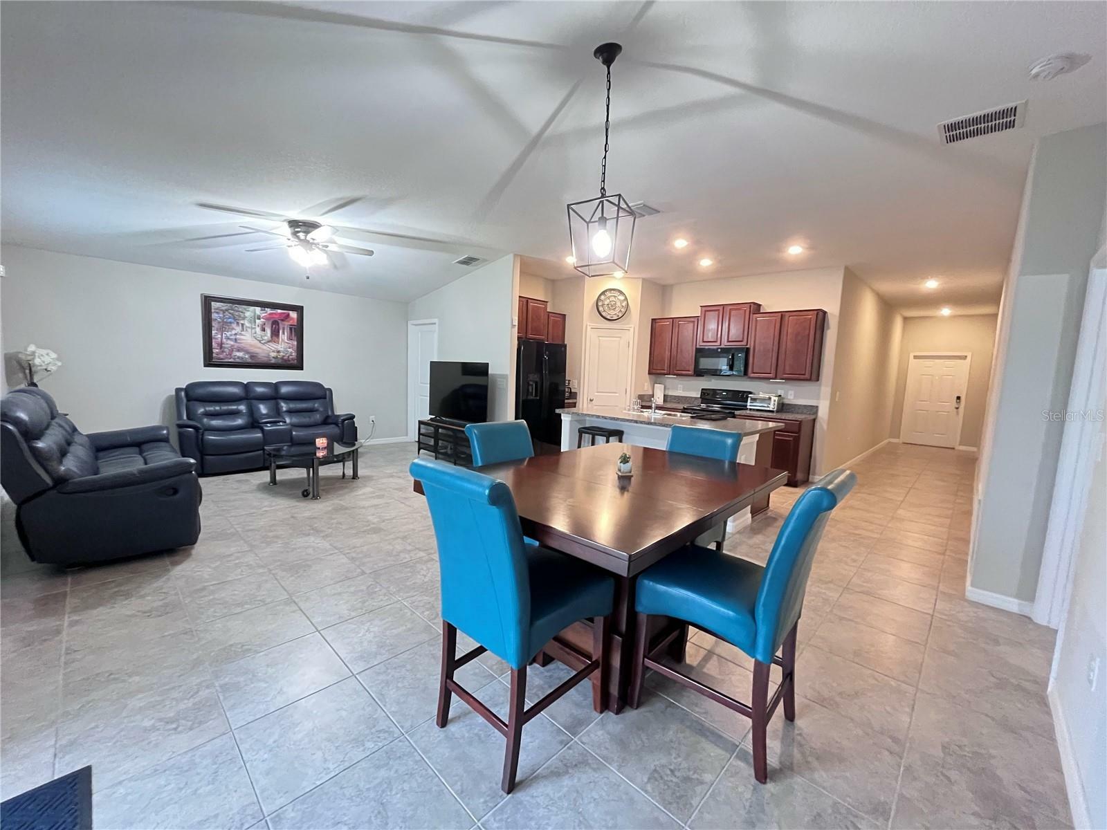 Property Photo:  10439 Carloway Hills Drive  FL 33598 