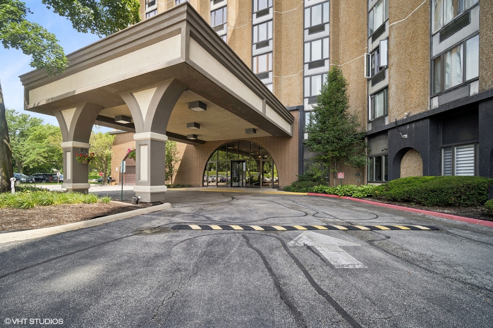 Property Photo: 1 Renaissance Place 1222 IL 60067