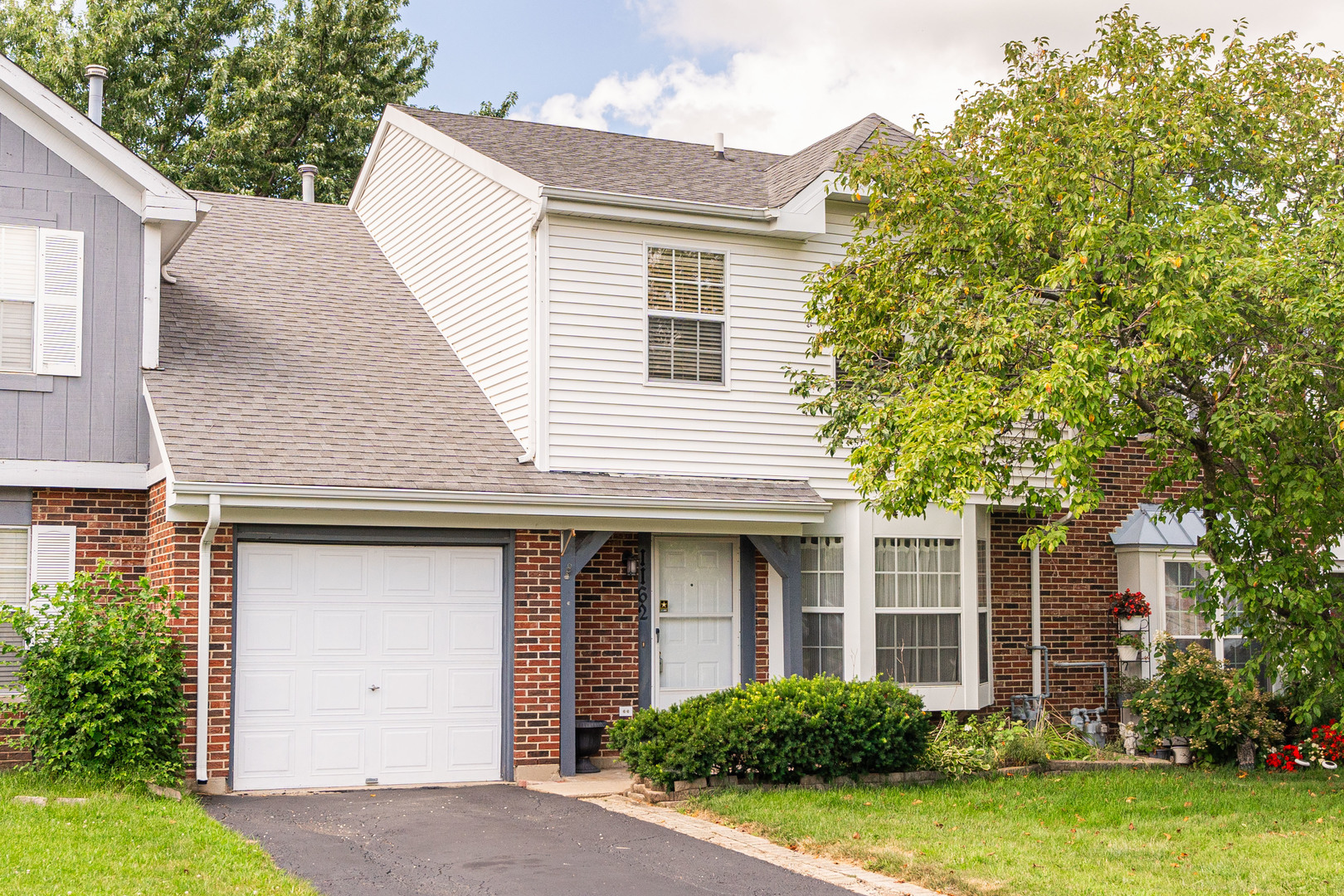 Property Photo: 1162 Robin Drive IL 60188
