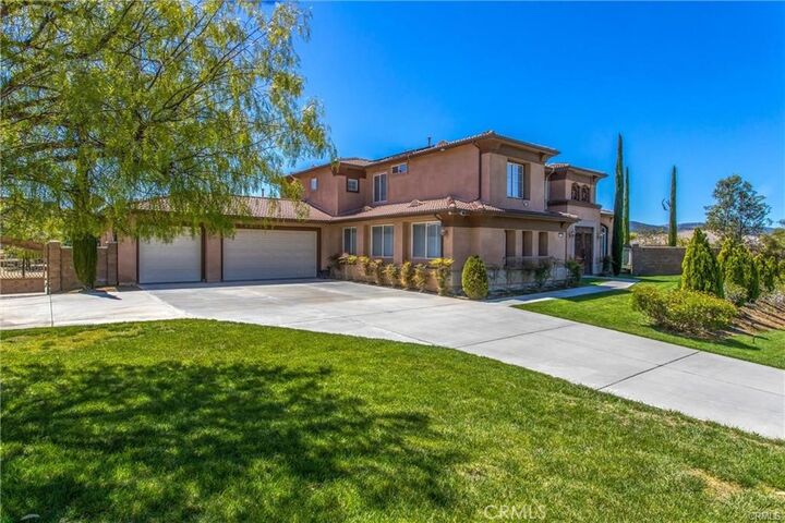 Property Photo:  2136 Horse Trail Drive  CA 92373 