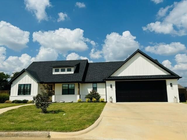 Property Photo:  301 Koby Circle  TX 75482 