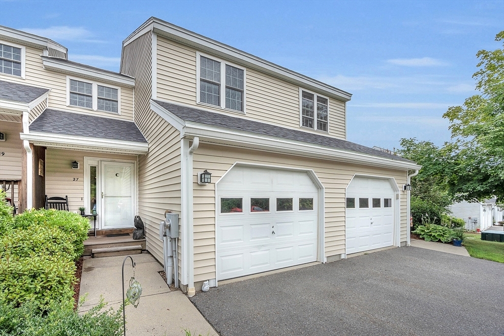 Property Photo:  27 Green Briar Rd 27  MA 01420 