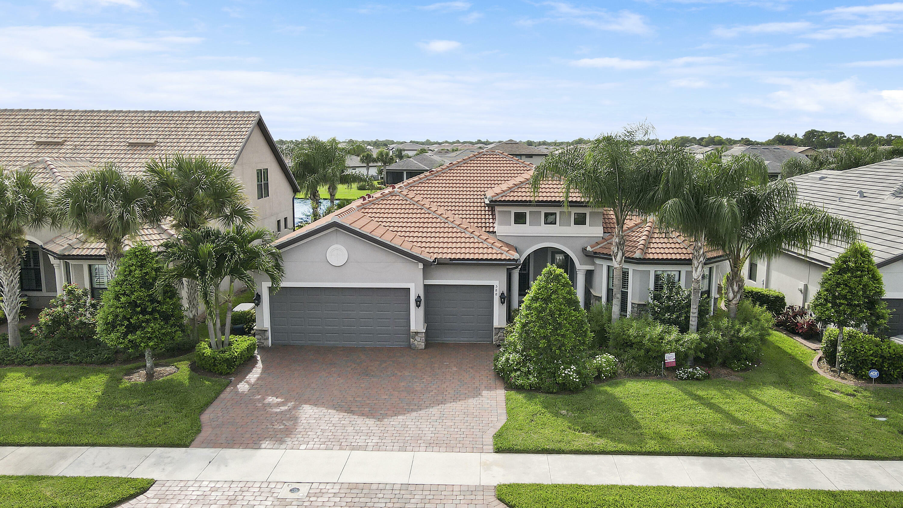 Property Photo:  588 SE Monteiro Drive  FL 34984 