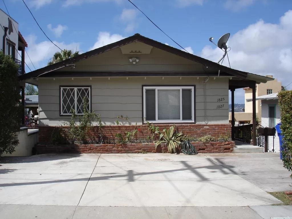 Property Photo:  1825-27 Titus St  CA 92110 