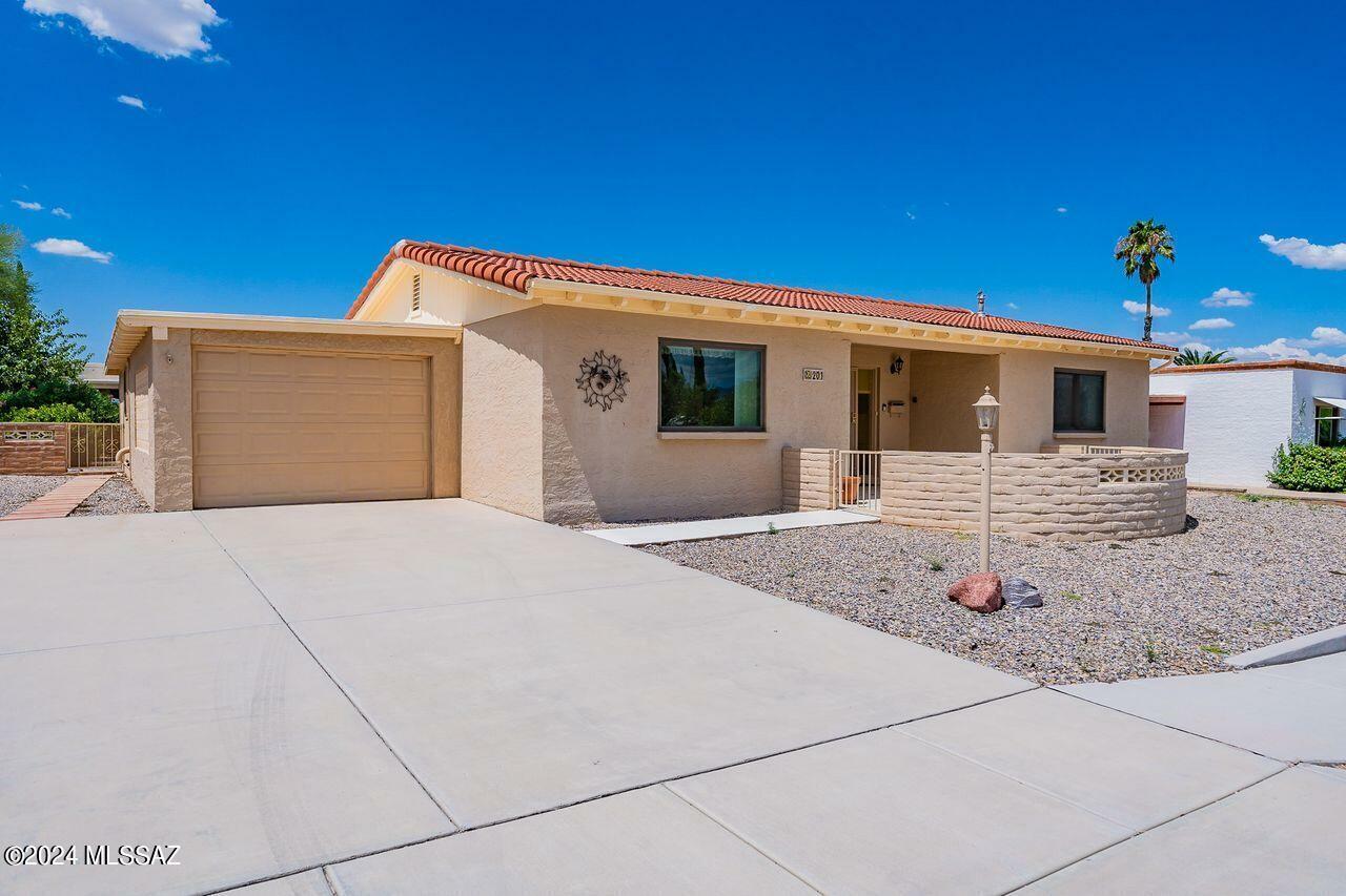 Property Photo:  201 E El Limon  AZ 85614 