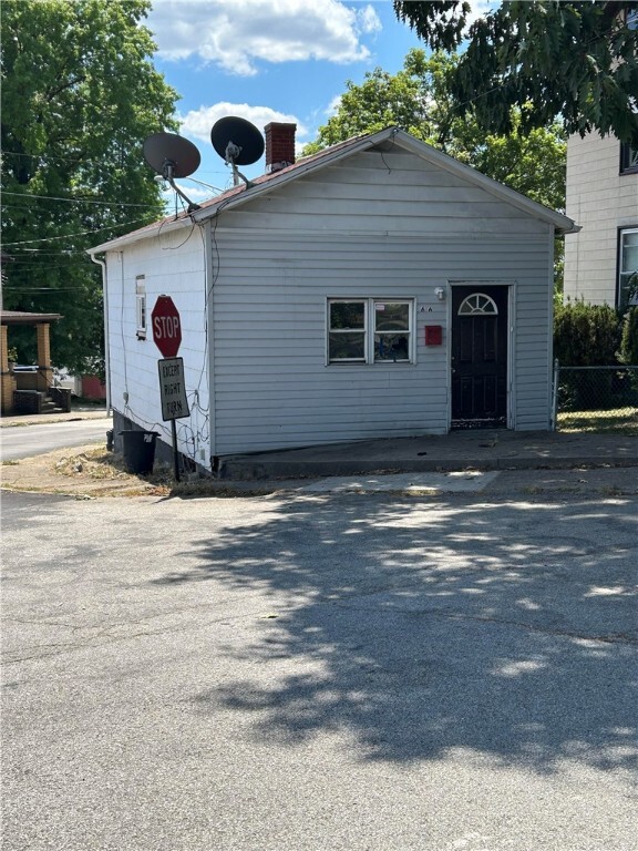 Property Photo:  66 Coolspring St  PA 15401 