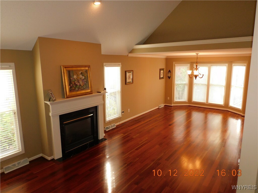 Property Photo:  