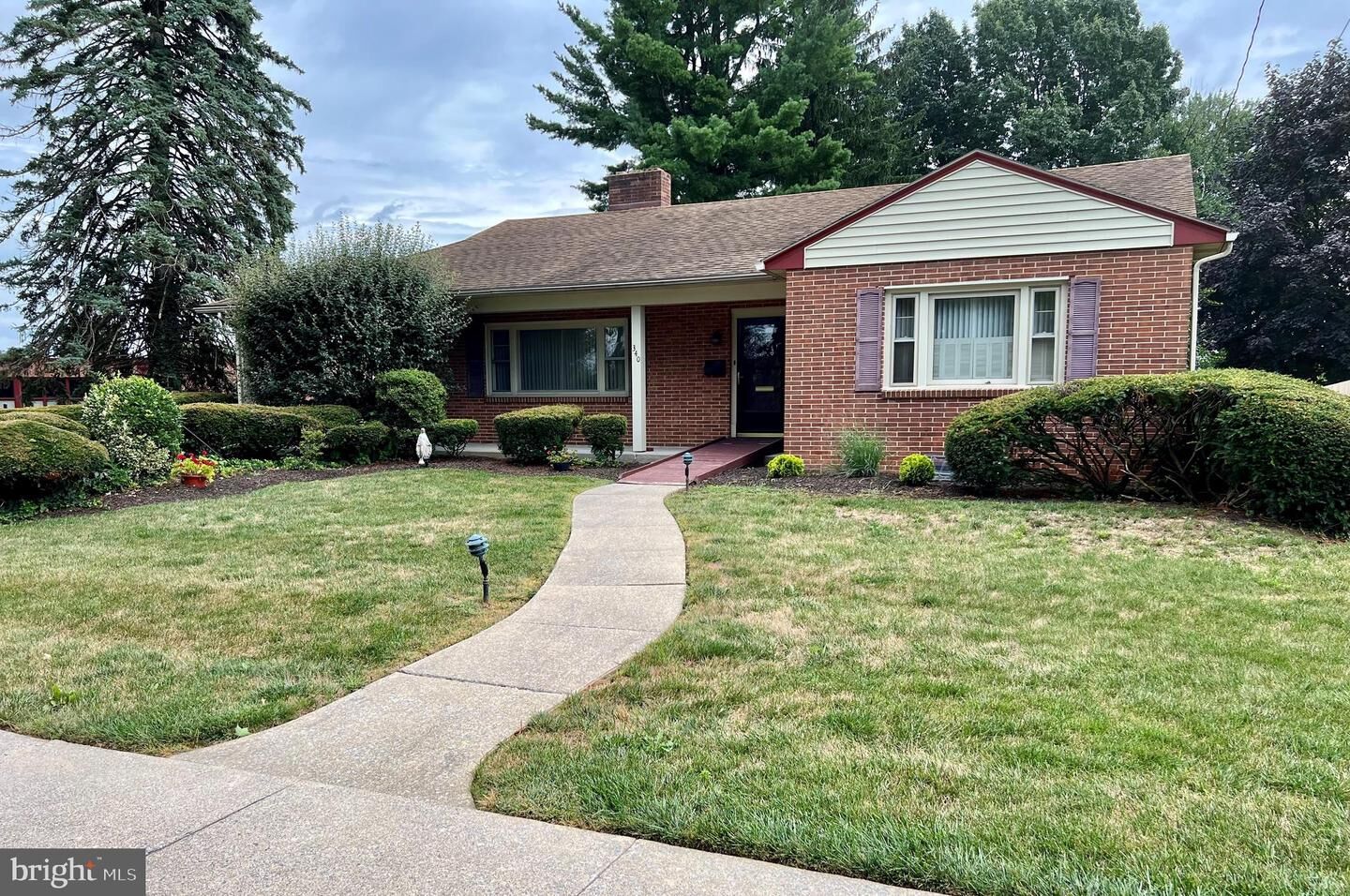 Property Photo: 340 E Locust Street PA 17042