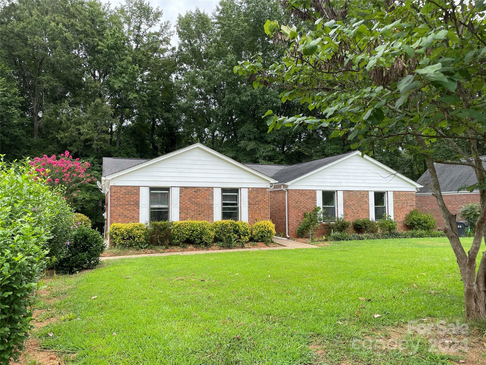 Property Photo:  5021 Prestwick Lane  NC 28212 