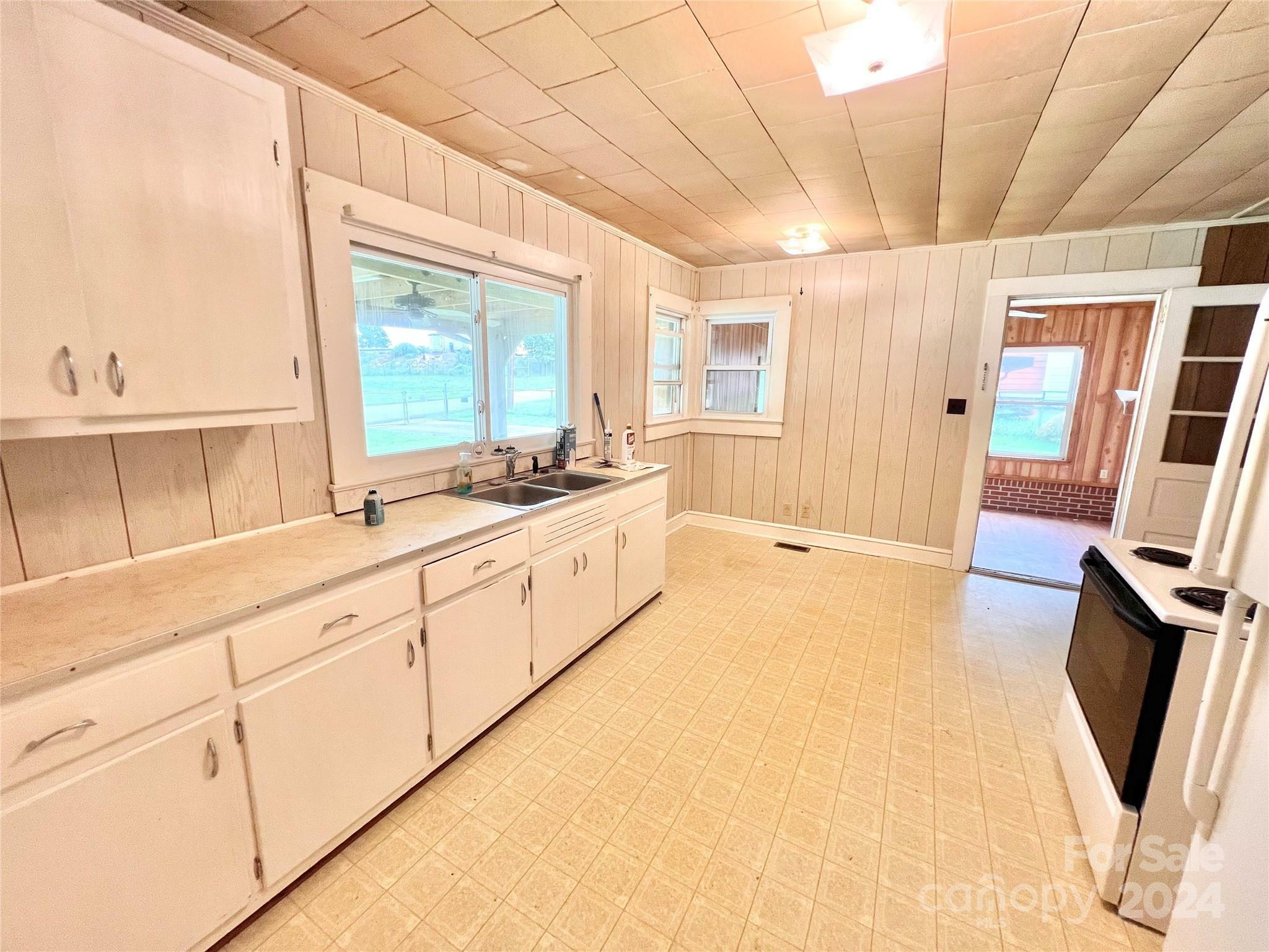 Property Photo:  2610 Hogan Drive  NC 28645 