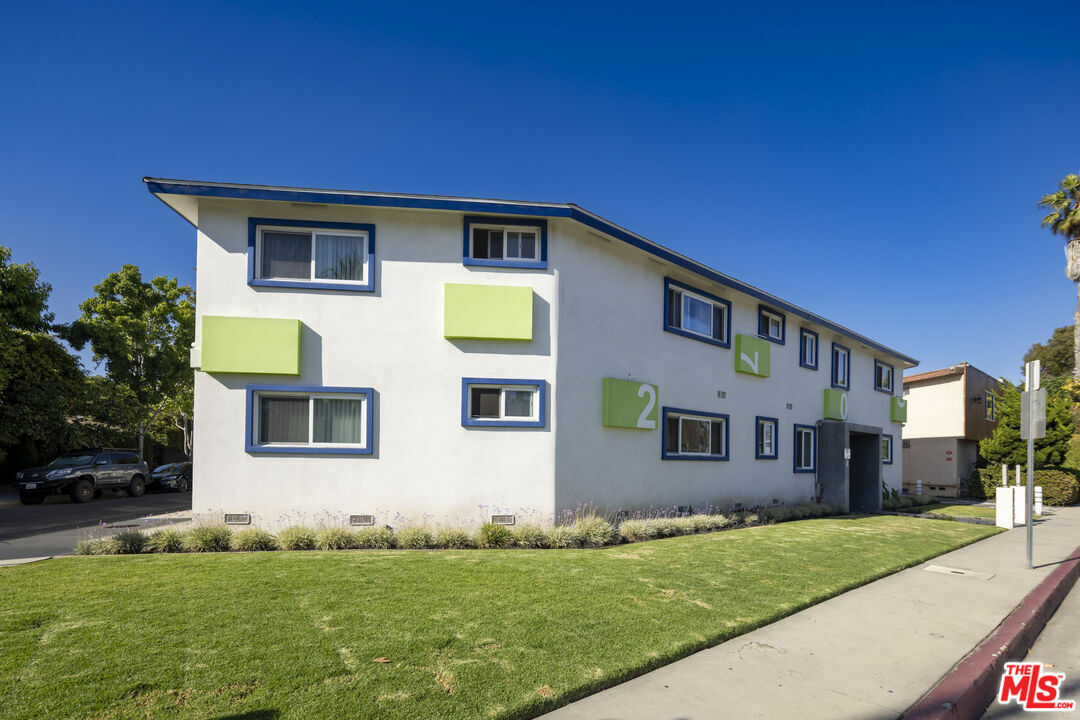 Property Photo: 2700 Abbot Kinney Blvd CA 90291