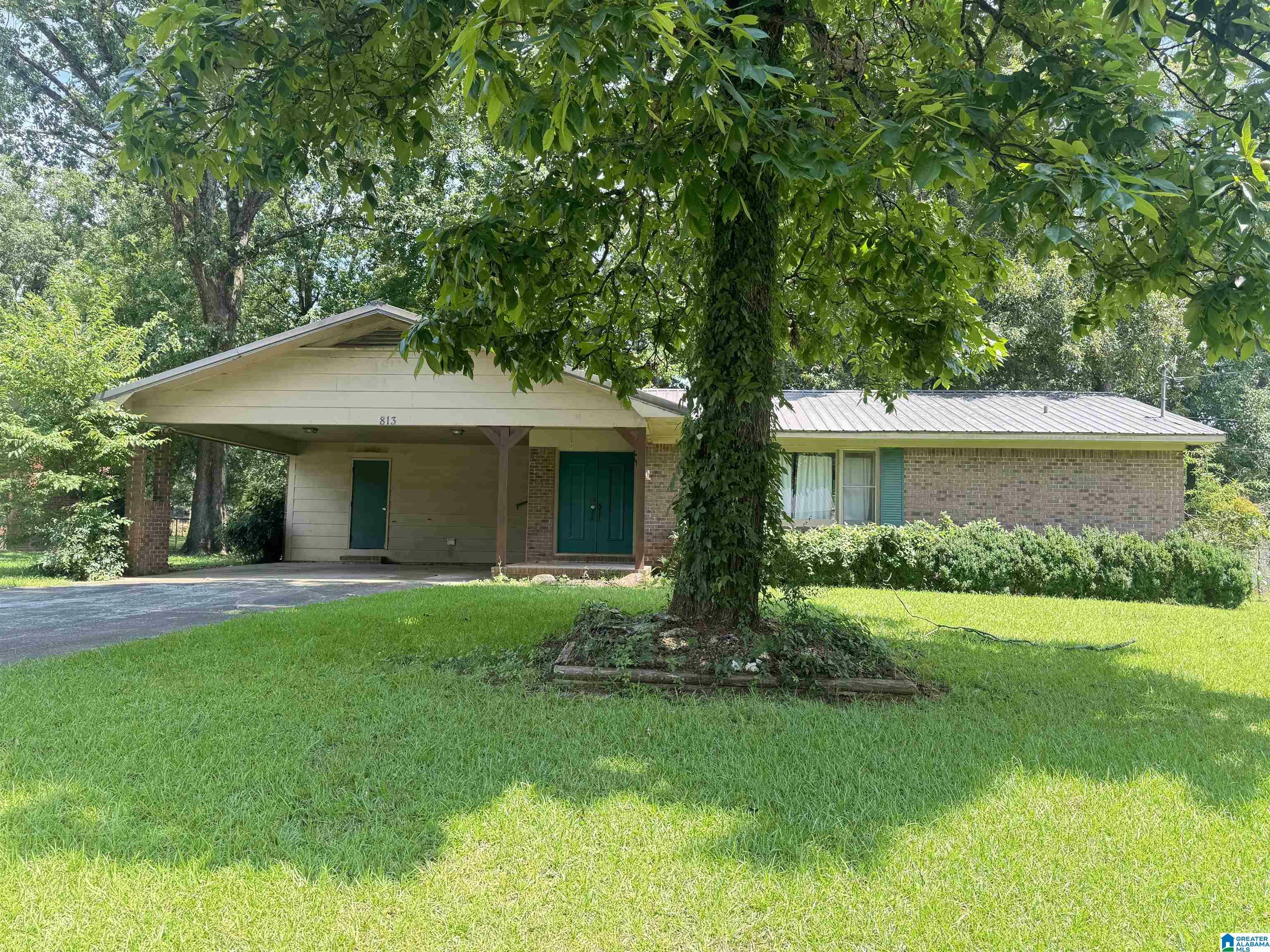 Property Photo:  813 Hilton Road  AL 36207 