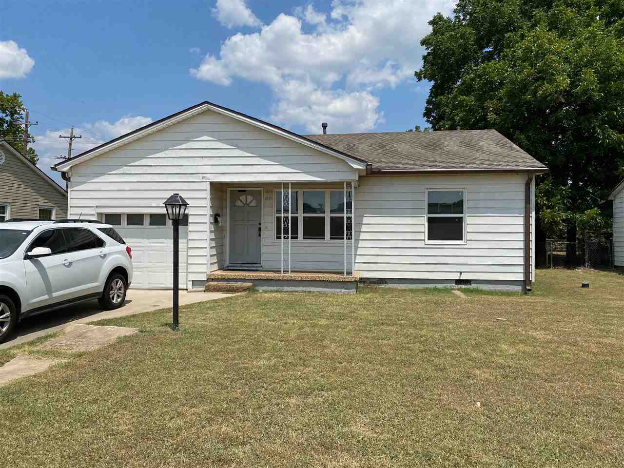 Property Photo:  113 W Chestnut  OK 73533 