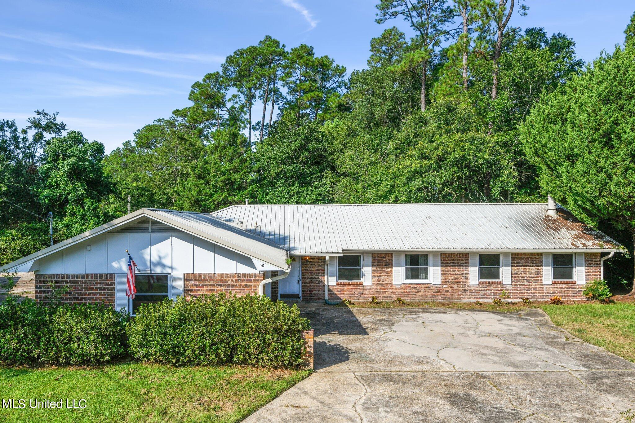 Property Photo: 100 Nottingham Court MS 39564