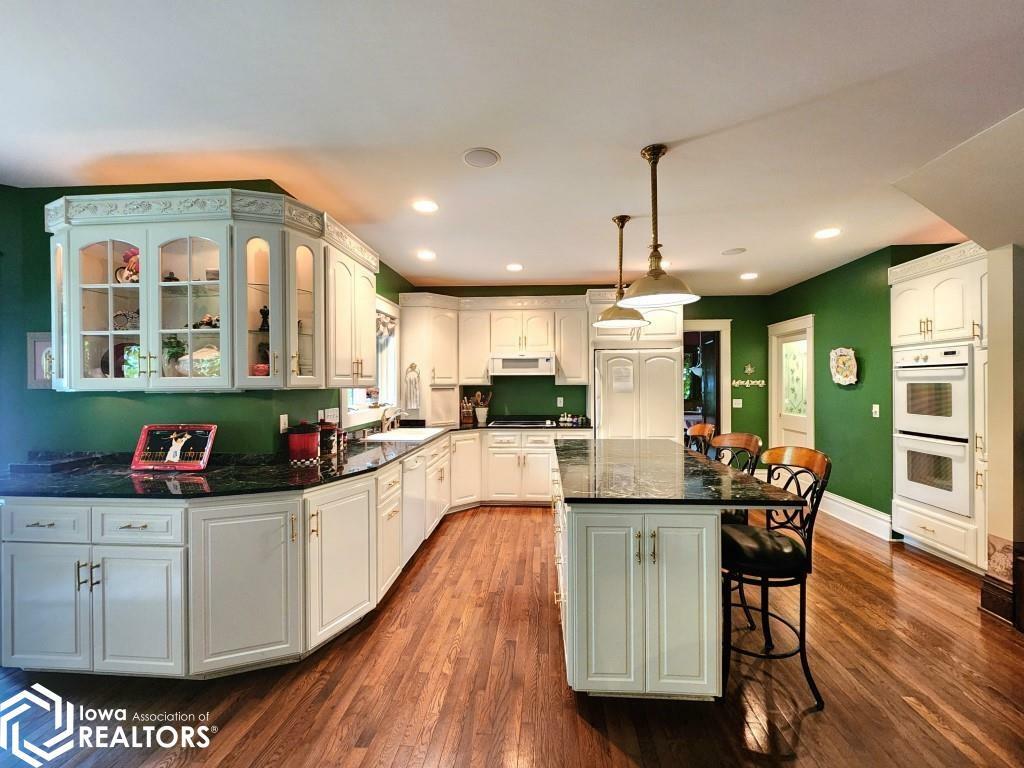 Property Photo: 125 N Crescent Drive IA 50401