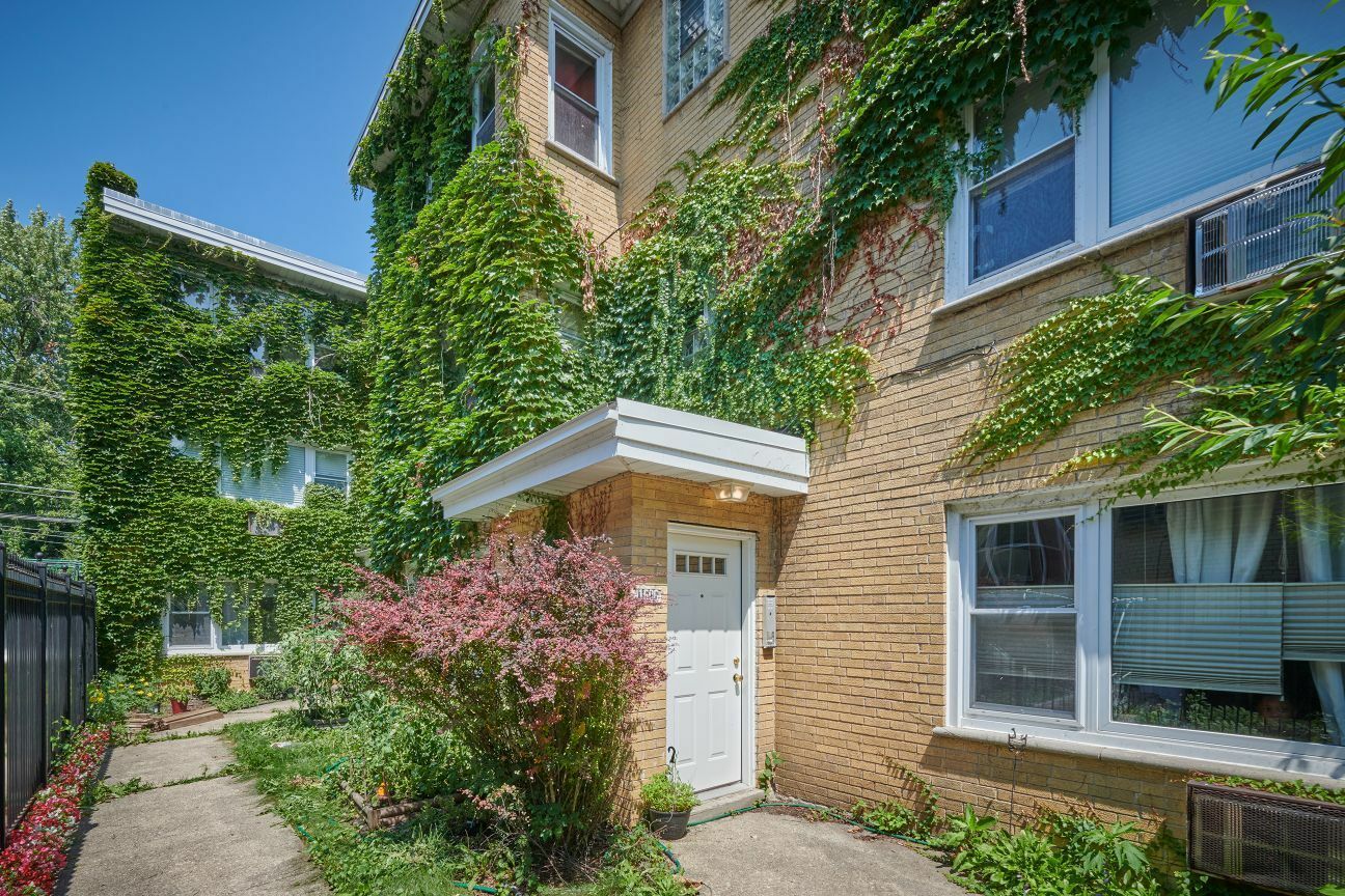 Property Photo:  1606 W Chase Avenue 1B  IL 60626 