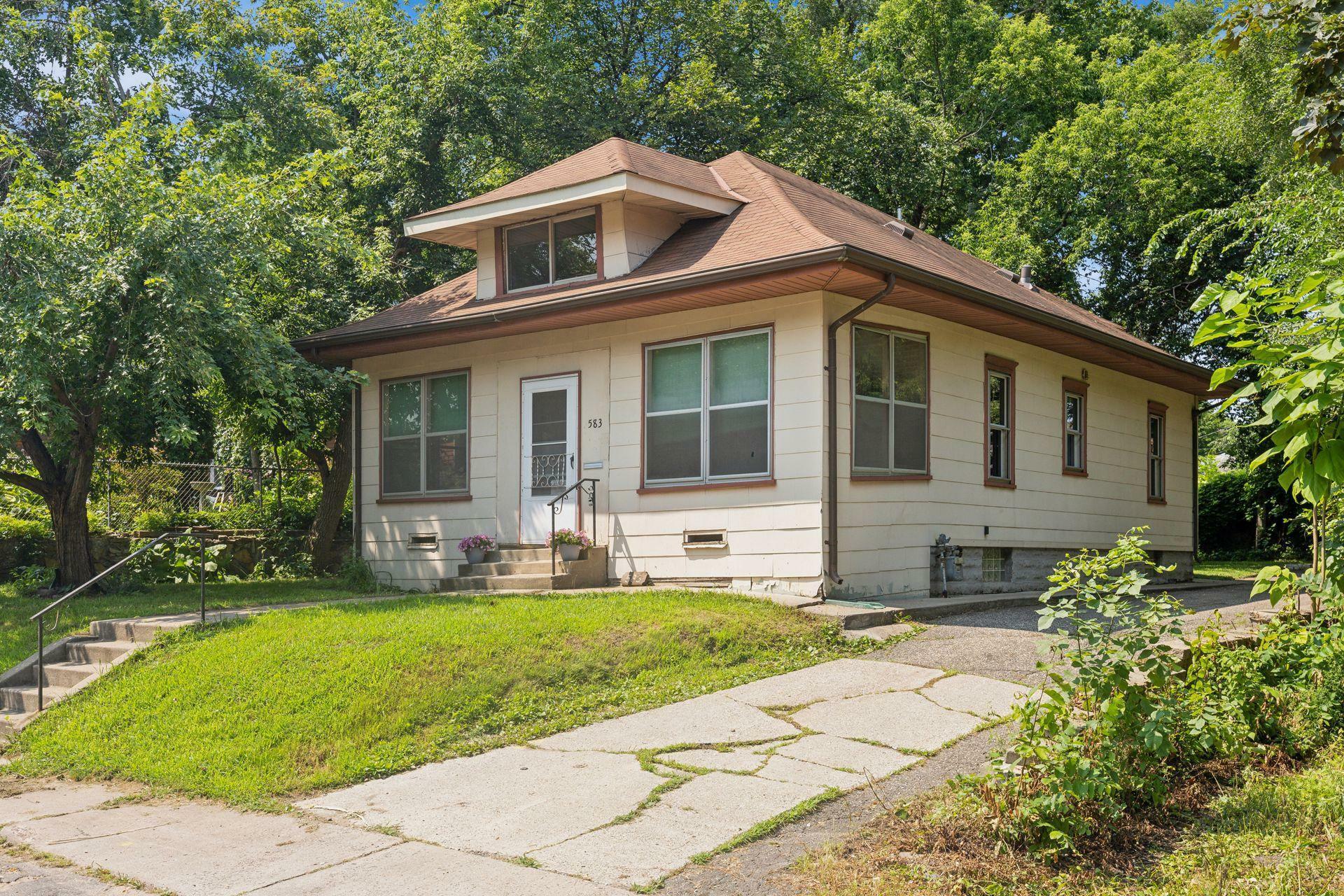 Property Photo:  583 Robert Street S  MN 55107 